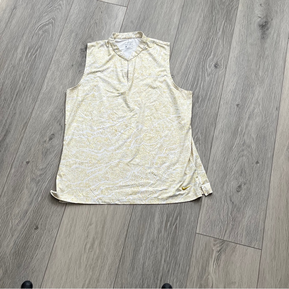 ⭐️ Nike Dri-Fit Top